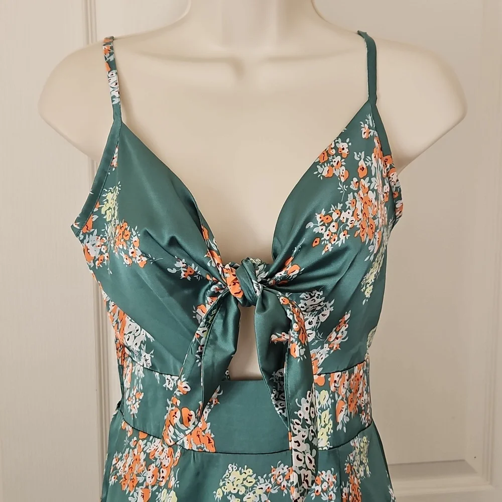 Unbranded Beautiful Midi Dress Front Slit, Tie-up Bust in green floral satin - Picture 2 of 11